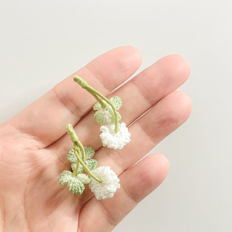 Shirotumekusa（しろつめくさ）　シロツメクサ  イヤリング・ピアス