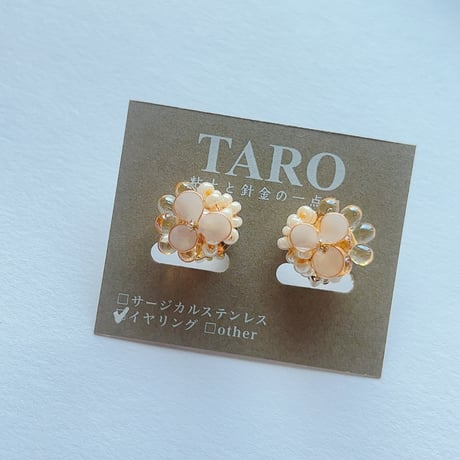 TARO/シャンパンゴールド×白花イヤリング