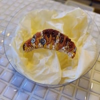 HandmadeZakka Ricca/ 刺繍ブローチ -クロワッサン-