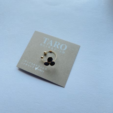 TARO/黒花イヤーカフ