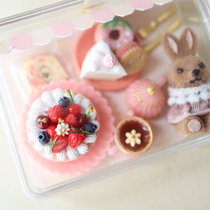 うさぎさんイチゴコロネ　スイーツデコ　キーホルダー chi-yu /うさぎスイーツキーホルダー | くうそう ONE-DERFUL