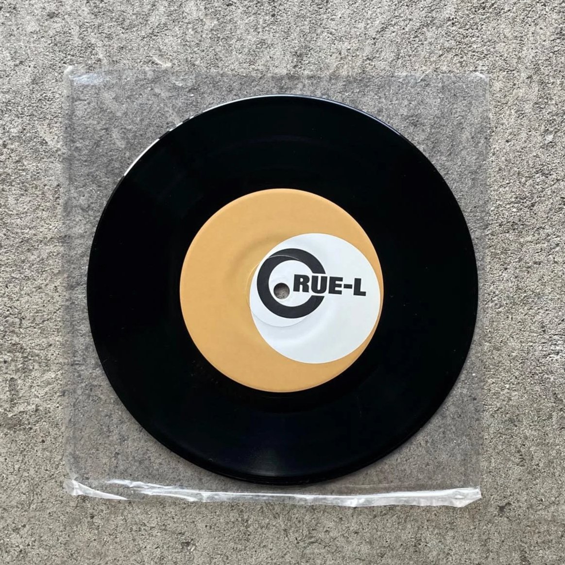 Crue–L Grand Orchestra ラヴ・タンバリンズ LOVE TAMBOURINES / Alive (Crue-L Records – KYTHMAK016A, LP