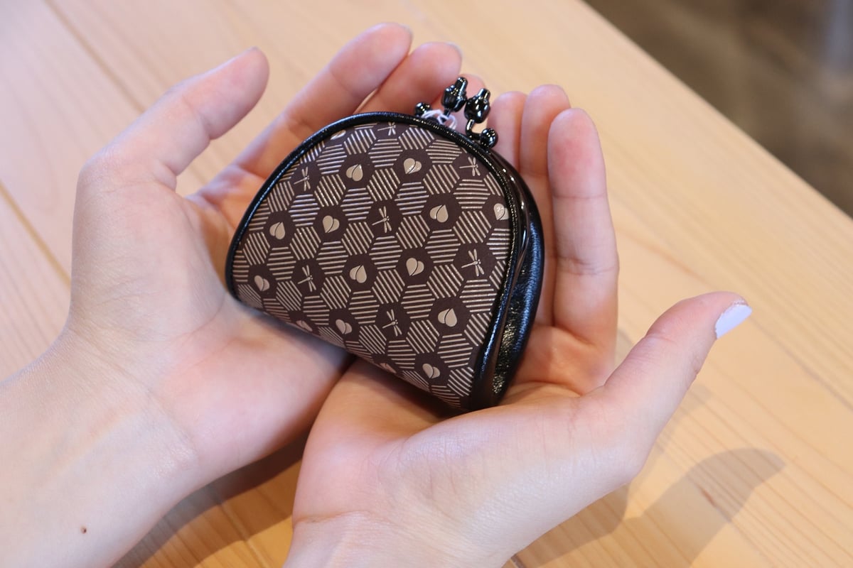 印伝　がま口 楽天市場】印伝 長財布 かぶせ 財布 がま口 スクエア型 口金