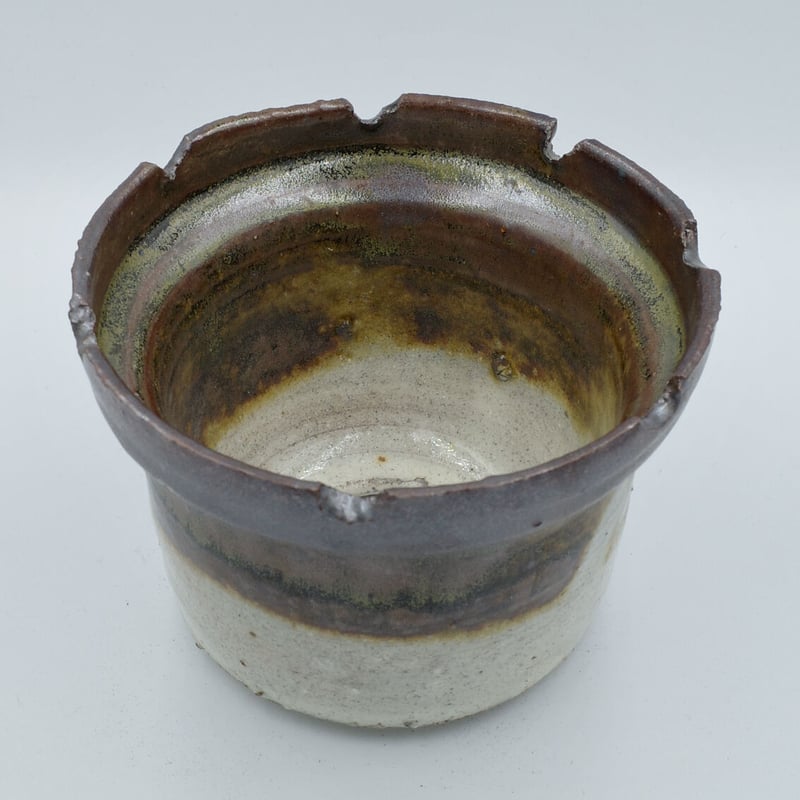 井上茂 粉引掛け分け窯変黒石釉 “塔” Mサイズ I0037 | Agave & Caude