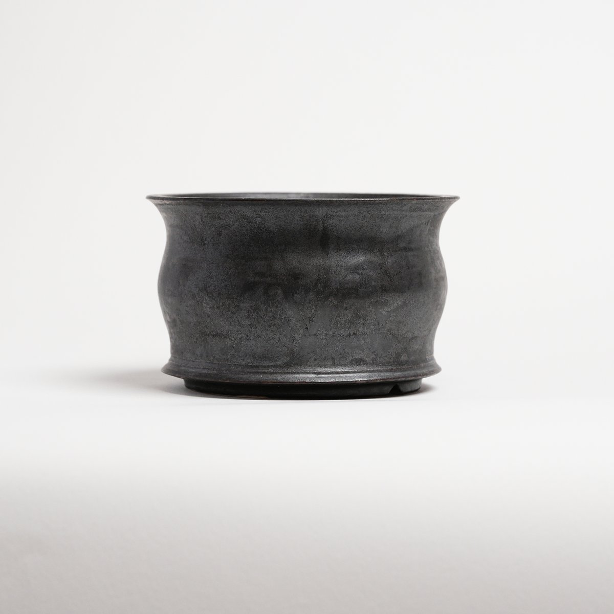 オリジナル陶器鉢 “ゆらぎ” ブラック SSサイズ | Agave & Caudex Port