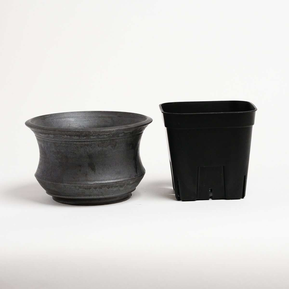 N/OH ノウ　グデア　PRIMITIVE POT S　鉢　リッチブラック オリジナル陶器鉢 “くびれ” ブラック SSサイズ | Agave & Caudex Port