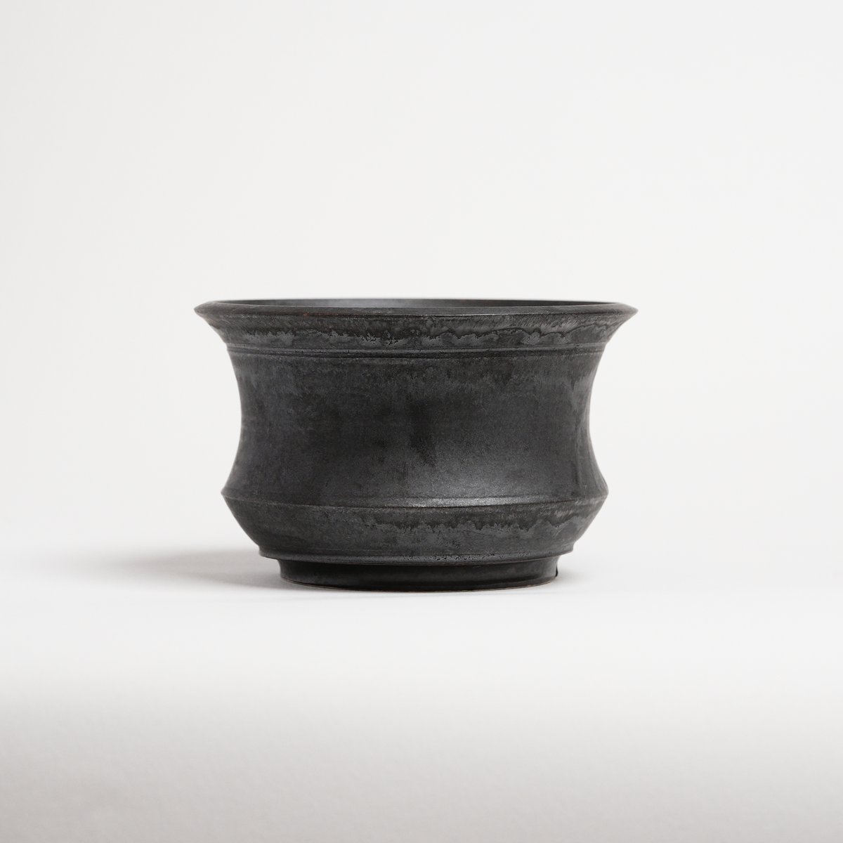 オリジナル陶器鉢 “くびれ” ブラック SSサイズ | Agave & Caudex Port