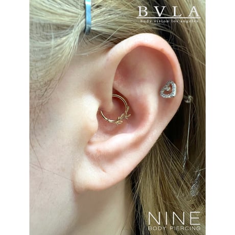 Amity - Seam Ring (YG - Curved to the Left)