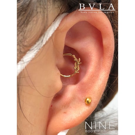 Amity - Seam Ring (YG - Curved to the Left)