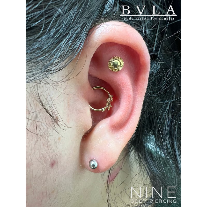 Amity - Seam Ring (YG - Curved to the Right) |