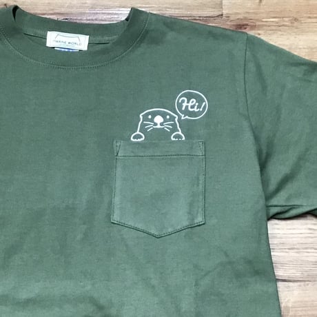 ポケット付Tシャツ（ラッコ）- ライトオリーブ