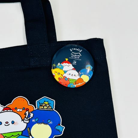 【マリンワールド×せり のりか】缶バッジ②（ネイビー）
