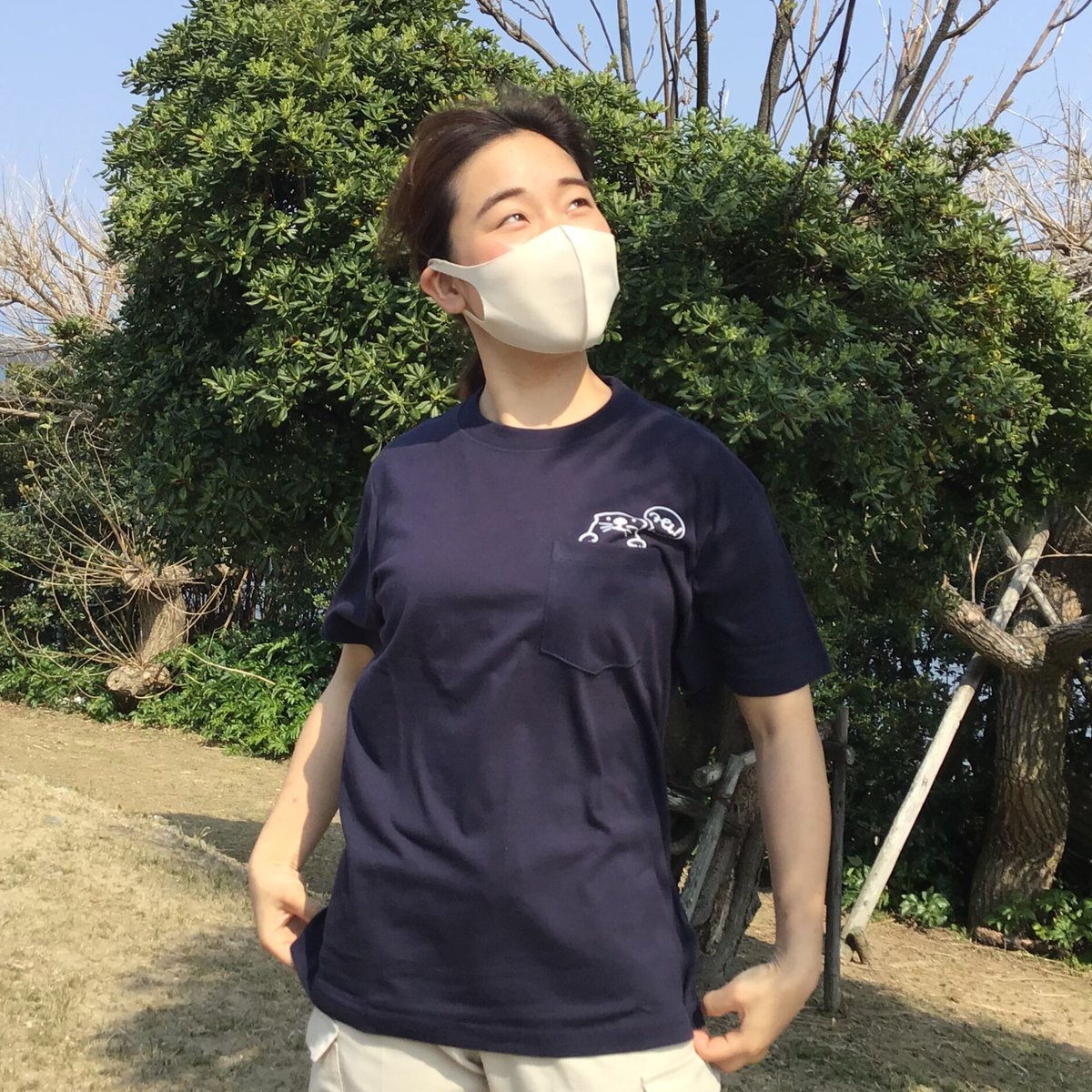 ポケット付Tシャツ（ラッコ）- ネイビー | すいそう