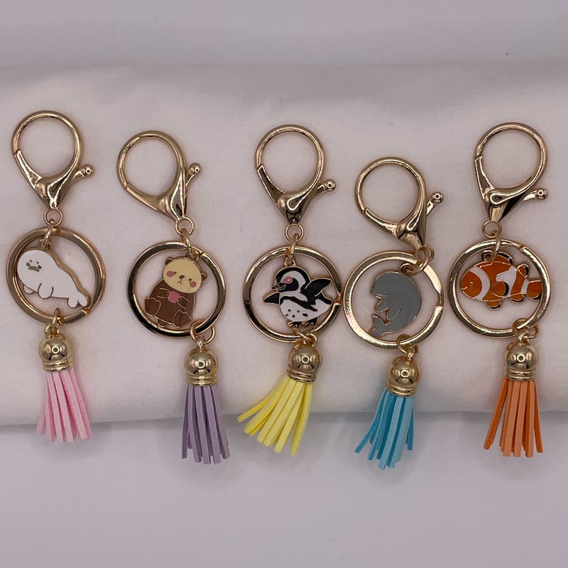 ハンドメイド青タッセルキーホルダー　093001 タッセル チャーム キーホルダー 本革 シュリンク レザー バッグ