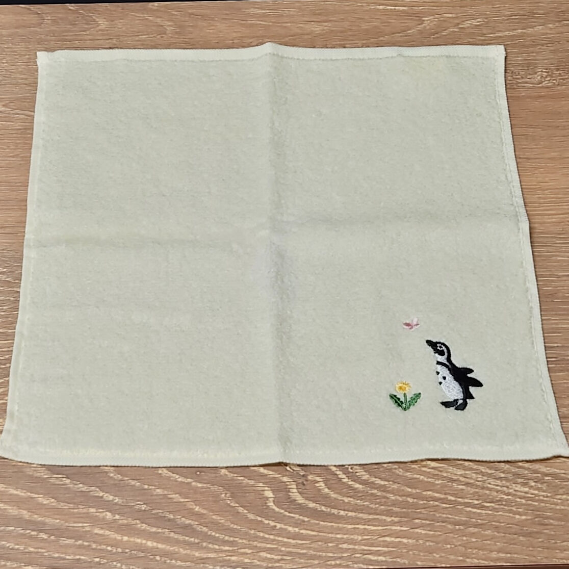 刺繍タオルハンカチ（ペンギン）- ライトイエロー | すいそう