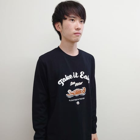 ロングTシャツ（ラッコ Take it Easy）- ブラック