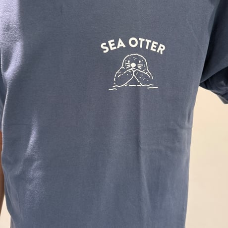 Tシャツ（4コマラッコ）- ヘイジーネイビー