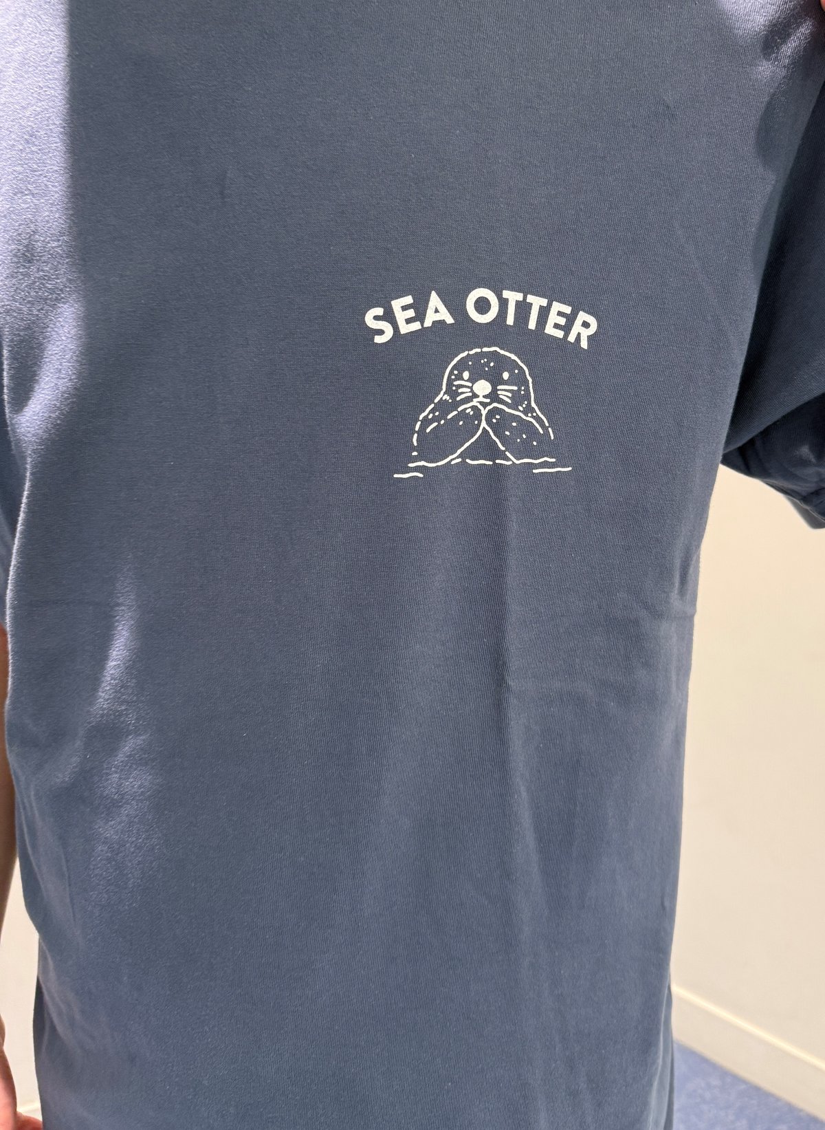 Tシャツ（4コマラッコ）- ヘイジーネイビー | すいそう