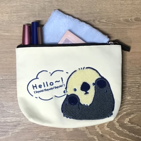 サガラ刺繍ポーチ（ラッコ - ごあいさつ）
