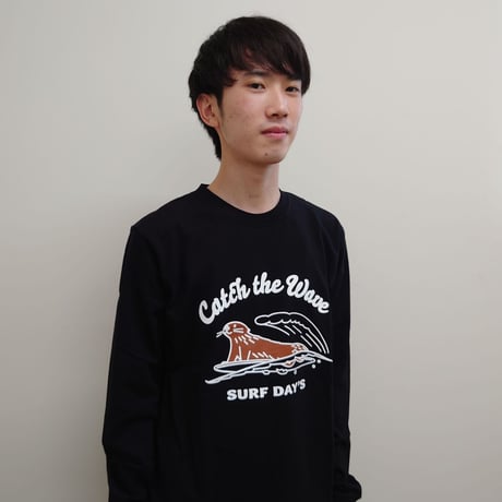 ロングTシャツ（ラッコ Catch the Wave）- ブラック