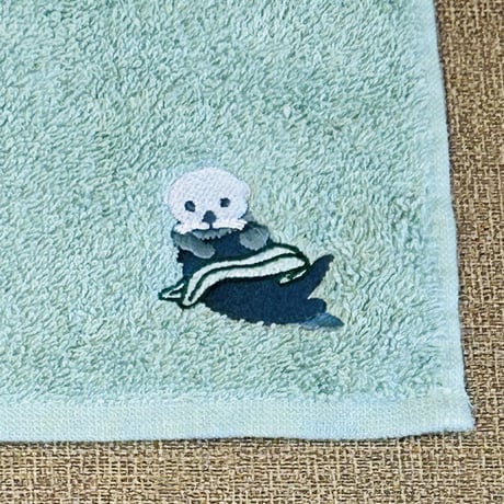 オーガニックコットン刺繍ミニタオル（ラッコ）