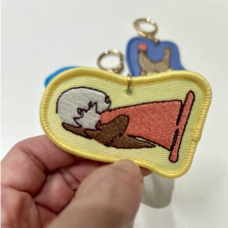 【マリンワールド×minaco sakamoto】刺繍キーホルダー（ラッコ）