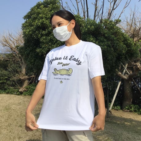Tシャツ（ラッコ Take it Easy）- ホワイト