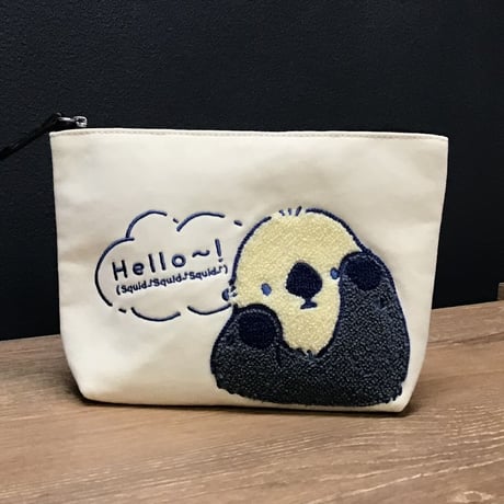 サガラ刺繍ポーチ（ラッコ - ごあいさつ）