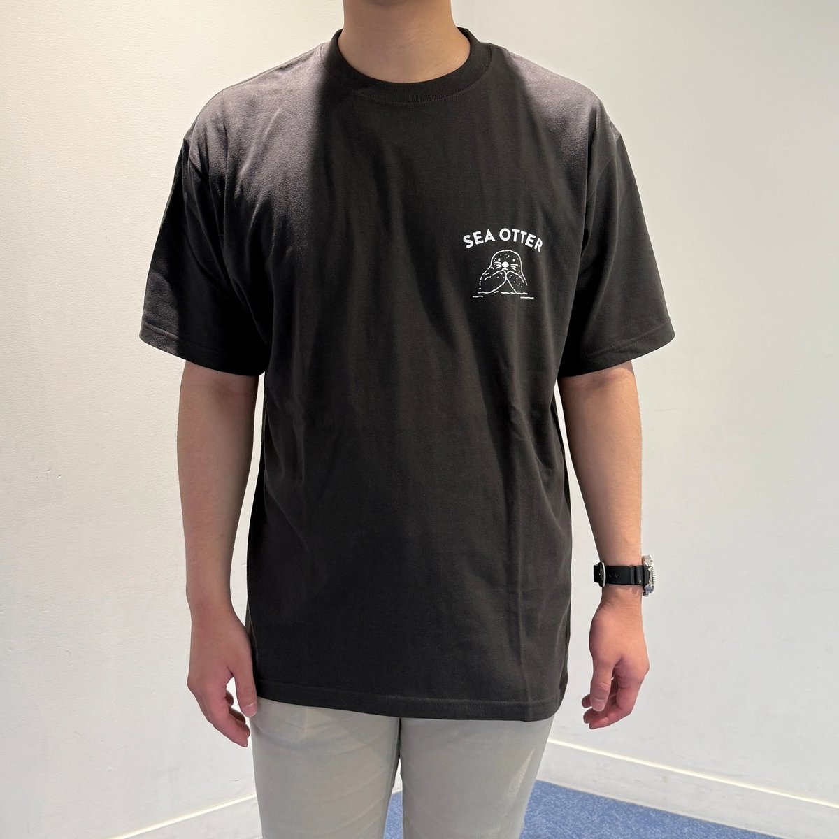 Tシャツ（4コマラッコ）- スミクロ | すいそう