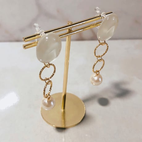 No.21Whiteオーバルゴールドリングパール(ノンホールピアス)