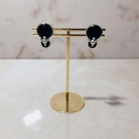 No.23小振りブラックラウンドパールノンホールピアス
