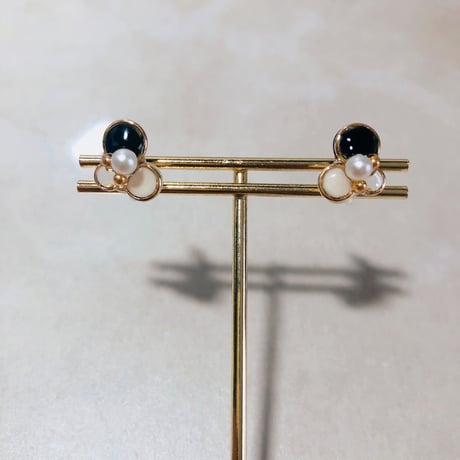 No.22小粒モノトーンノンホールピアス