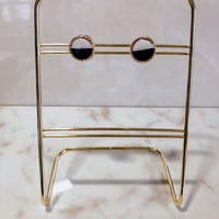 No7.白黒ハーフラウンド（小粒ノンホールピアス）