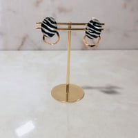 No.24ゼブラオーバルゴールドチャームノンホールピアス