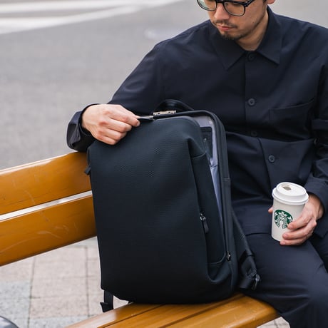 Dulles backpack ネイビー