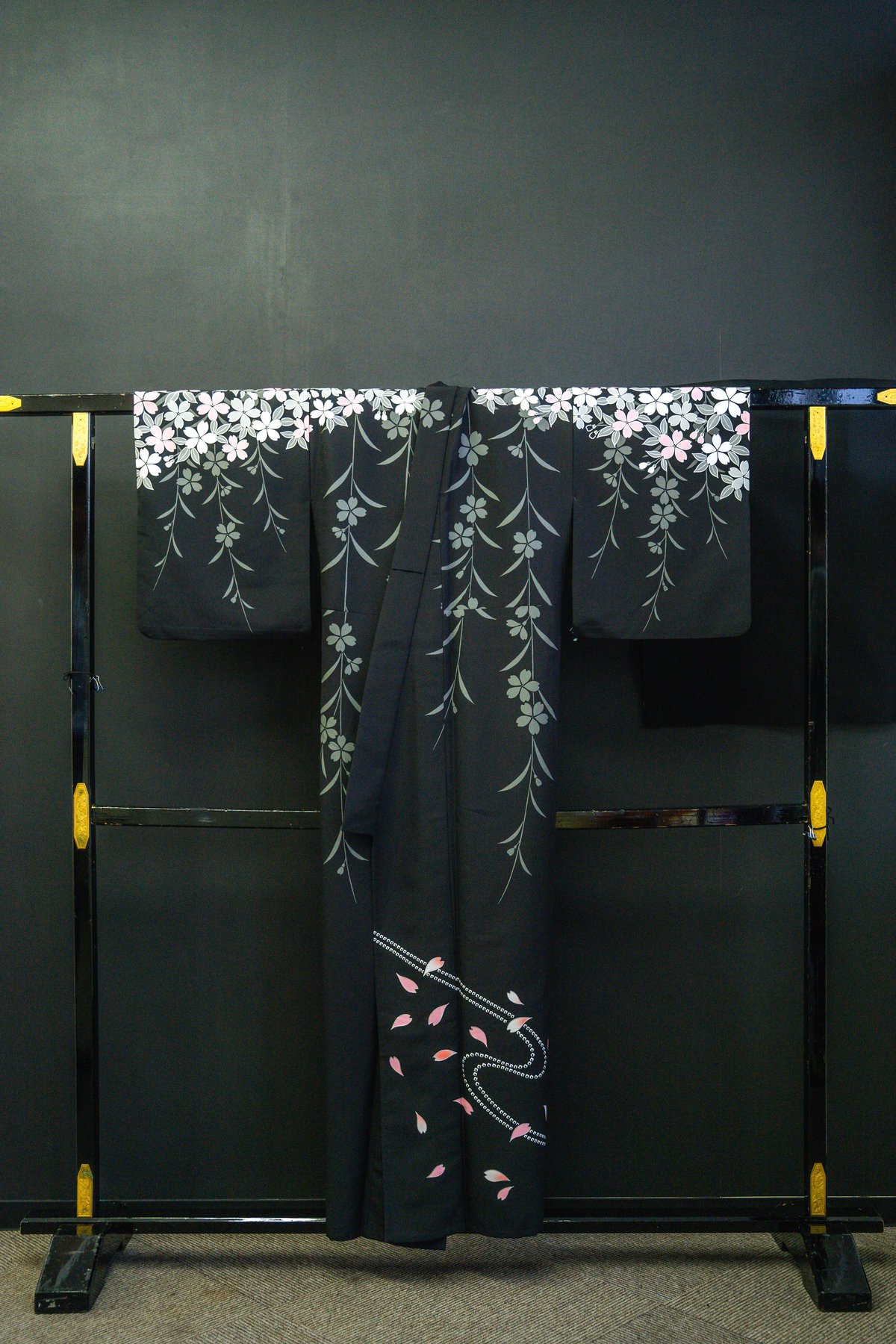 ノーブランド【丸洗い済・訪問着】単衣/しだれ桜/黒K30＊目を惹く古典