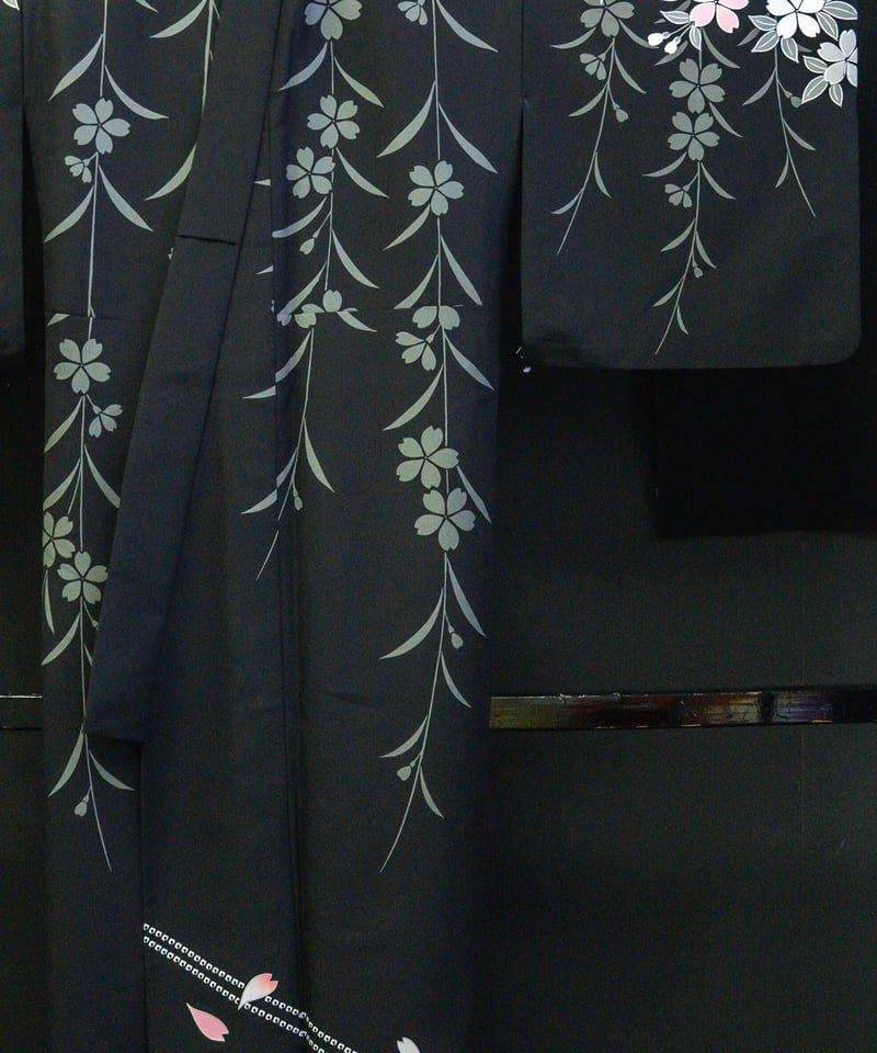 ノーブランド【丸洗い済・訪問着】単衣/しだれ桜/黒K30＊目を惹く古典