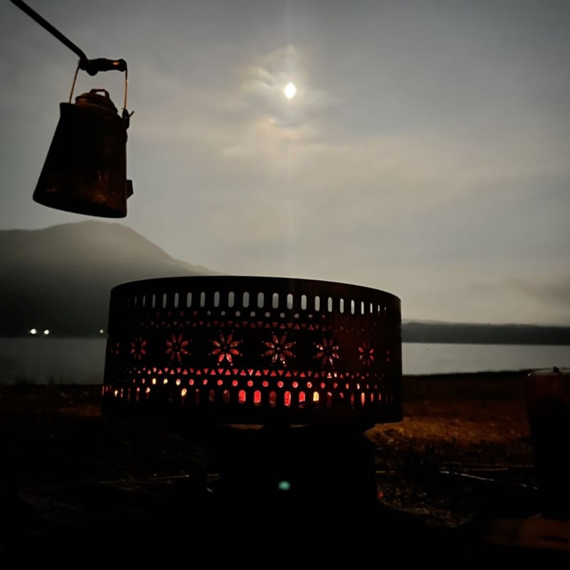 おしゃれな焚き火台 煌喜（きらめき）コンパクトに収納可能 | 燈