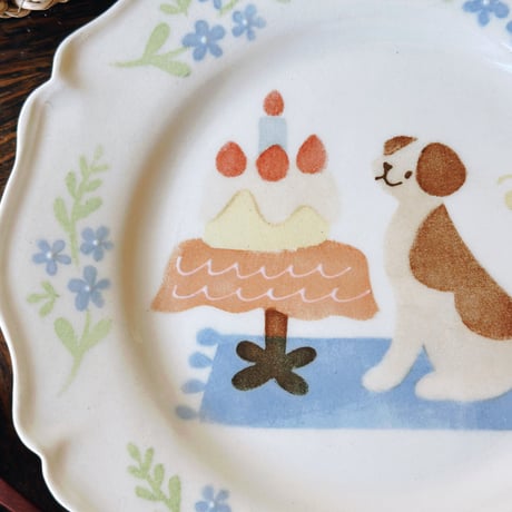 花リム皿“犬のお誕生日”/Flower-rimmed plate "Dog's Birthday"