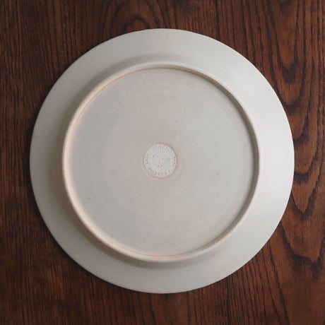 黄色いバラと赤い実のリム皿　7寸/Rim plate with yellow roses and red berries