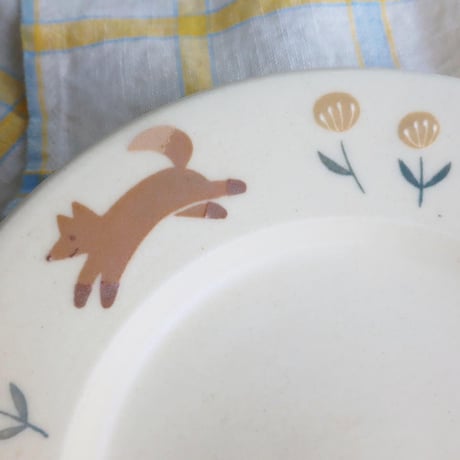 キツネとタンポポのリム皿/Fox and dandelion rim dish