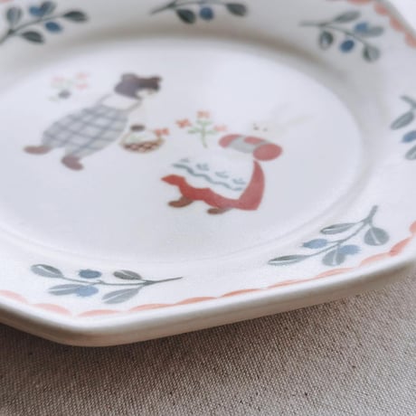 くまとうさぎのお花摘み八角皿/Bear and rabbit flower picking octagonal plate