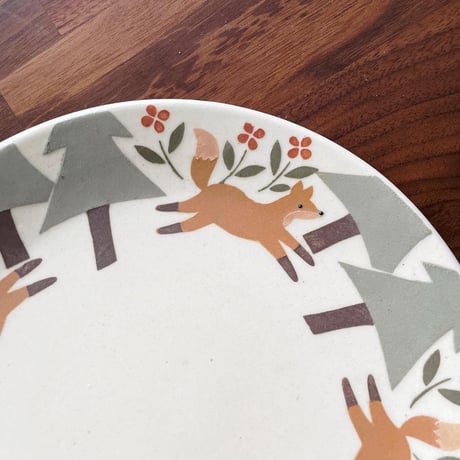 キツネと森の平皿　6寸/Fox and forest flat plate(s-size)