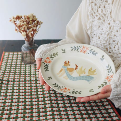 楕円皿“犬と青いマフラー”/Oval plate "Dog and Blue Scarf"