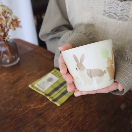 フリーカップ“うさぎとにんじんカゴ/Free cup "Rabbit and carrot basket"