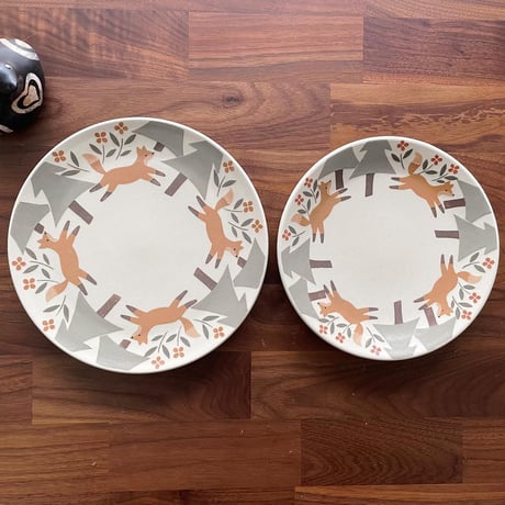 キツネと森の平皿　6寸/Fox and forest flat plate(s-size)