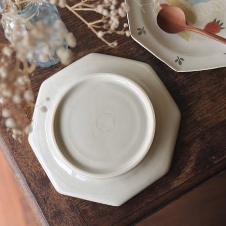 八角皿“ショートケーキと猫”/Octagonal Plate "Shortcake and Cat"
