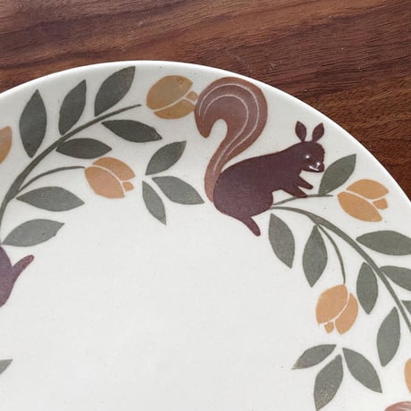 リスとチューリップの平皿　7寸/Flat plate of squirrel and tulip(m-size)