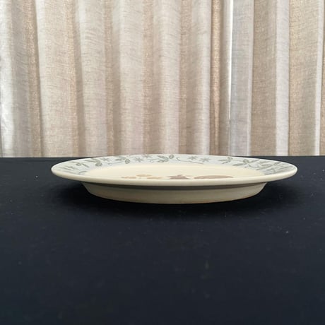 お花とリスのリム皿　8寸/Flower and squirrel rim plate