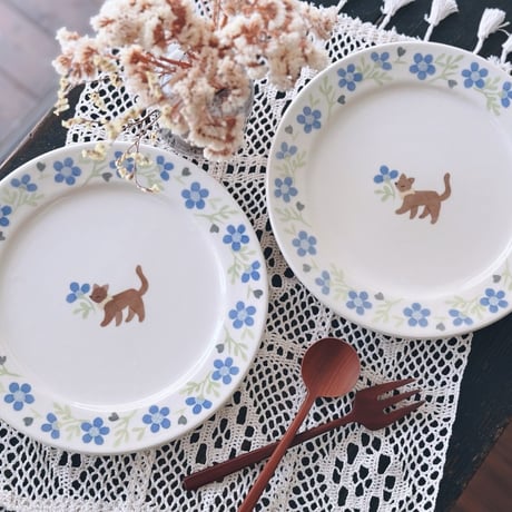 リムプレート“猫とネモフィラ”/Rim Plate "Cat and Nemophila"